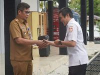 Diskominfosantik Kalteng Serahkan Tali Asih untuk PPNPN Jelang Natal dan Tahun Baru 2025