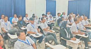 Peserta Diklatsar Jurnalistik DPD AWPI Kalimantan Tengah mengikuti pembukaan kegiatan di Aula Dinas KominfoSP Buntok.