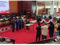 Suasana Penyerahan Dokumen APBD Perubahan 2025 oleh Ketua DPRD kepada Bupati