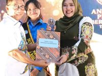 Wakil Ketua DPRD Murung Raya Dina Maulidah Raih Penghargaan Tokoh Figur Inovatif dan Inspiratif 2025