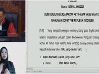 Suasana pembacaan putusan Mahkamah Konstitusi mengenai perlindungan hukum wartawan dan UU Pers