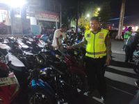 Deretan motor knalpot brong hasil sitaan Satlantas Polresta Palangka Raya berjajar di depan markas komando untuk proses pendataan