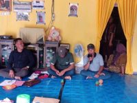 Wakil Ketua Komisi II DPRD Murung Raya H. Johansyah saat berdialog dengan warga Desa Sungai Batang dalam agenda reses 2026