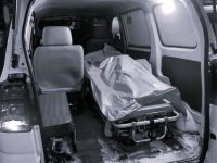 Petugas mengevakuasi jasad pria asal Riau dari hotel di Jalan Nias Palangka Raya