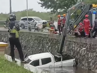 Mobil Triton masuk parit usai kecelakaan tunggal di Palangka Raya