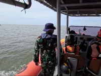 Tim SAR Gabungan menyisir Laut Jawa mencari ABK KM Ebert Jaya 6 AA