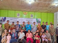 Wakil Ketua II DPRD Murung Raya Likon dan Ketua Komisi I Rejikinoor saat berdialog dengan warga Kecamatan Murung dalam agenda reses 2026