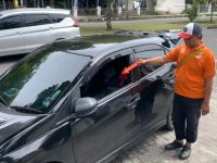 Polisi melakukan olah TKP kasus pecah kaca mobil di kawasan Istana Isen Mulang Palangka Raya