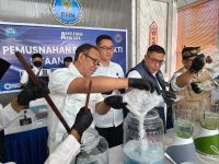 BNNP Kalteng memusnahkan sabu dan ekstasi hasil pengungkapan kasus narkoba di Kotawaringin Timur