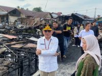 Gubernur Kalteng meninjau lokasi kebakaran di Pahandut Seberang Palangka Raya