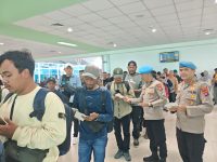 Petugas Bidpropam Polda Kalteng sosialisasikan layanan Yanduan Propam di Palangka Raya