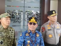 Gubernur Kalteng, Agustiar Sabran, menyampaikan keterangan usai apel siaga darurat karhutla 2026 di Palangka Raya