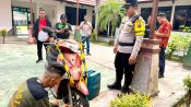 Polisi memeriksa TKP percobaan pencurian di Kantor Satpol PP Kalteng