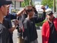 Aksi unjuk rasa Gerakan Mahasiswa Anak Buruh Kalteng di Kantor Gubernur Kalimantan Tengah