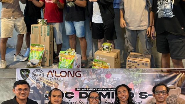 Para Pemenang Lomba Domino Session 5 jurnalis dan aktivis memeriahkan HUT ke-69 Kalteng di Café Along Space Palangka Raya