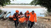 Tim SAR Gabungan melakukan pencarian korban kelotok tenggelam di DAS Kahayan