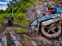 Kondisi jalan rusak di Desa Soren, Kecamatan Kota Besi, Kabupaten Kotawaringin Timur, Kalimantan Tengah