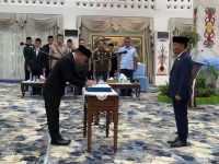 Gubernur Kalteng Agustiar Sabran melantik pejabat baru di lingkungan Pemprov Kalteng.