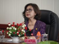 Pj Sekda Kalteng, Linae Victoria Aden, menjelaskan hasil evaluasi pelaksanaan WFH ASN di lingkungan Pemprov Kalteng.
