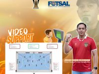 Ketua AFK Palangka Raya menunjukkan sistem VAR yang digunakan dalam turnamen futsal pelajar di Palangka Raya
