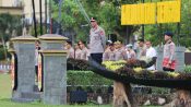 Wakapolda Kalteng Brigjen Pol Drs. Yosi Muhamartha memimpin apel pagi di Lapangan Barigas Mapolda Kalteng