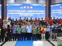 Kapolda Kalteng memaparkan sinergi Forum Adat Kebangsaan berbasis Huma Betang saat kunjungan Setmilpres di Mapolda Kalteng