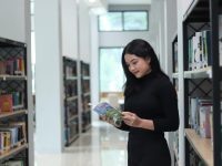 Suasana Perpustakaan Daerah Provinsi Kalimantan Tengah yang ramai dikunjungi masyarakat tahun 2026