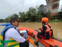 Tim SAR Gabungan melakukan pencarian bocah hilang tenggelam di Sungai Kapuas, Kabupaten Kapuas