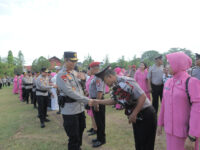 Wakapolda Kalteng memimpin upacara kenaikan pangkat personel Polda Kalimantan Tengah periode 1 Juli 2026.