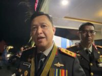 Kapolda Kalteng memberikan keterangan mengenai pencarian dua anggota Polri yang hilang saat operasi narkoba di Kabupaten Katingan.