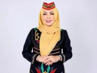 Kepala Diskominfosantik Kalimantan Tengah Adiah Chandra Sari mendukung surat edaran penggunaan HP di sekolah.