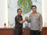 Kapolda Kalteng Irjen Pol Iwan Kurniawan bersilaturahmi dengan Kajati Kalimantan Tengah.