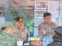 Kapolda Kalteng dan Gubernur meninjau Posko Karhutla Tumbang Nusa di Kabupaten Pulang Pisau