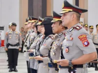 Kapolda Kalteng memimpin sertijab tiga pejabat utama dan tiga Kapolres di Gedung Graha Bhayangkara.