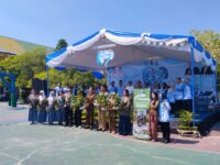 Peluncuran buku Dari Sekolah untuk Bumi pada HUT ke-67 SMAN 1 Palangka Raya.