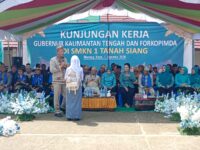 Kapolda Kalteng Irjen Pol Iwan Kurniawan memberikan motivasi kepada siswa SMKN 1 Tanah Siang di Murung Raya