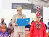 Ketua DPRD Murung Raya H. Rumiadi membacakan Teks UUD 1945 pada Upacara Hari Jadi ke-24 Kabupaten Murung Raya.