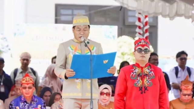 Ketua DPRD Murung Raya H. Rumiadi membacakan Teks UUD 1945 pada Upacara Hari Jadi ke-24 Kabupaten Murung Raya.