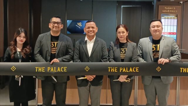 The Palace Jeweler Palangka Raya menghadirkan perhiasan emas dan berlian bersertifikat di Lippo Plaza.