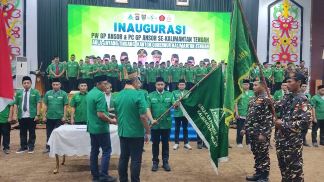 Ketua PW GP Ansor Kalteng Arjoni bersama jajaran pengurus usai pelantikan di Palangka Raya.